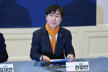 [포토] 원탁회의 출범식 참석한 한창민 사회민주당 대표