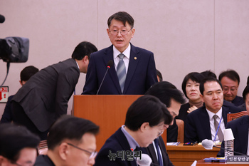 [포토] 업무보고 하는 김용진 해양경찰청장