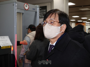 [포토] 탈북어민 강제북송 사건, 선고 출석하는 노영민 전 비서실장