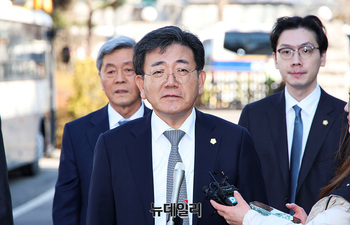 [포토] 답변하는 박기웅 변호사