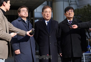 [포토] 탈북어민 강제북송 사건, 선고 입장 밝히는 정의용-노영민-서훈