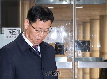 [포토] 탈북어민 강제북송 사건, 김연철 1심서 징역6개월 선고유예