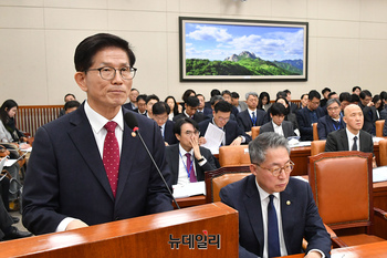 [포토] 업무보고 하는 김문수 고용노동부 장관