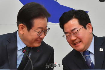 [포토] 대화 나누는 이재명·박찬대