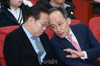 [포토] 대화 나누는 권영세·추경호