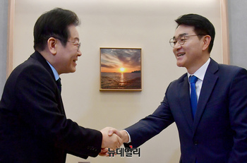 [포토] 박용진 전 의원 만난 이재명 민주당 대표