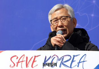 [포토] 연설하는 한성천 전 중앙선거관리위원회 노조위원장