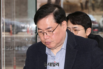 [포토] 법정 향하는 유동규 전 본부장 