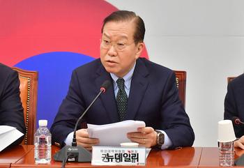 [포토] 권영세 "이재명 정책 철학 빈곤 그대로 드러나"