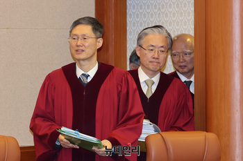 [포토] '검사 3인' 탄핵심판 변론기일 입장하는 헌법재판관들 