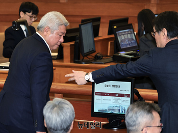 [포토] 11차 변론 참석한 尹 대통령 대리인단 김홍일 변호사