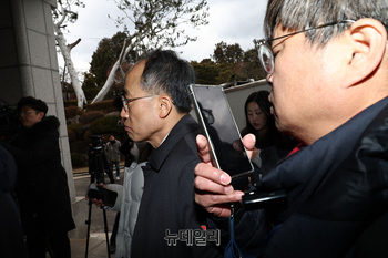 [포토] 대심판정 입장하는 추경호 의원