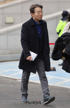 [포토] 입장하는 최기상 의원