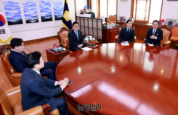 [포토] 한자리에 모인 우원식 국회의장과 여야 원내대표
