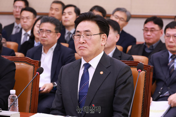 [포토] 법사위 출석한 유상임 과학기술정보통신부 장관