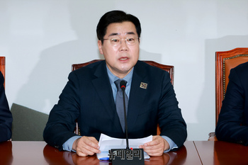 [포토] 정책조정회의서 발언하는 박찬대 원내대표