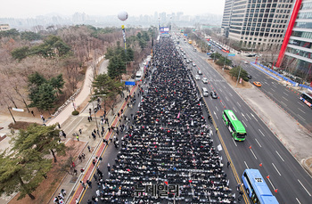 [포토] 여의대로 가득 채운 '탄핵 반대' 인파 