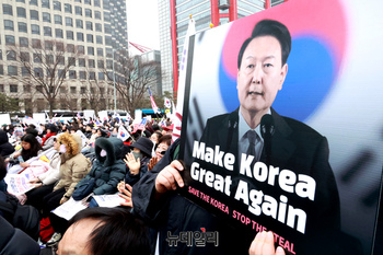 [포토] 윤 대통령 탄핵 기각 촉구하는 시민들