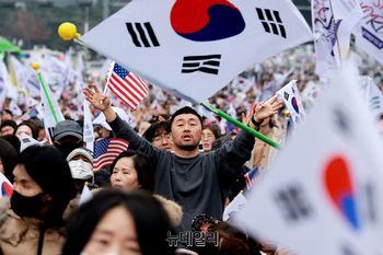 [포토] 세이브코리아 3.1절 기도회, 눈물 흘리는 시민들