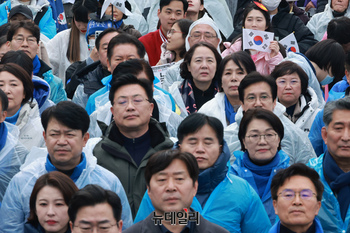 [포토] 윤석열 파면 촉구 대회 참석한 민주당 의원들