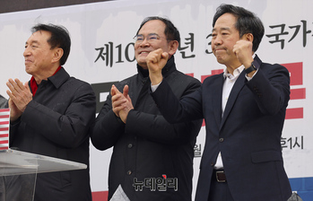 [포토] 광화문 탄핵반대 국민대회 참석한 강승규 