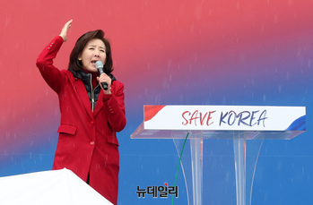 [포토] 尹 탄핵반대 집회 참석한 나경원