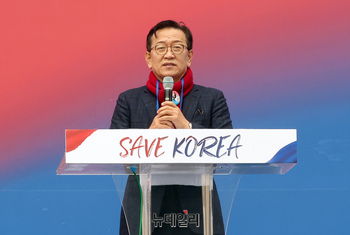 [포토] 탄핵 부당성 알리는 석동현 변호사