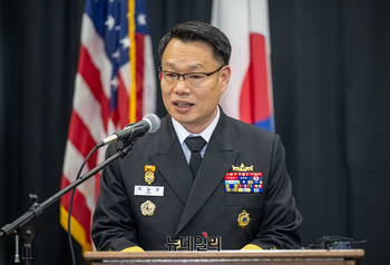 [포토] 미항모 칼빈슨함 승선한 이남규 해양작전본부장