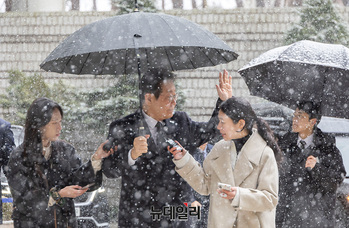 [포토] '대장동·성남FC' 공판 출석하는 이재명 민주당 대표 