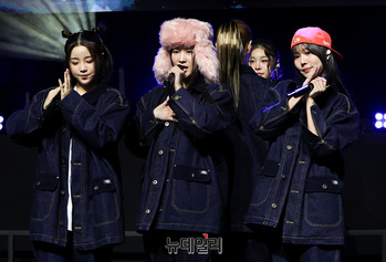 [영상] 타이틀곡 '콜드(COLD)' 무대 선보이는 영파씨