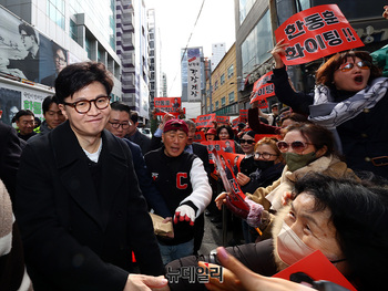 [포토] 지지자 환호받는 한동훈 전 대표