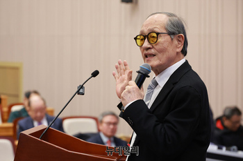 [포토] '이승만은 독재자인가?' 주제로 강연하는 인보길 회장