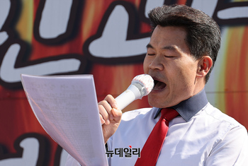 [영상] 서울구치소 찾은 전한길, 대통령께 보내는 편지