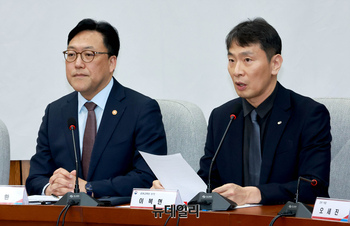 [포토] 가상자산시장 정책과제 간담회 참석한 이복현 금감원장