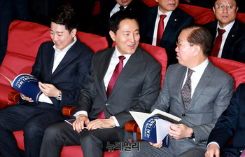 [포토] 대화 나누는 오세훈·권영세