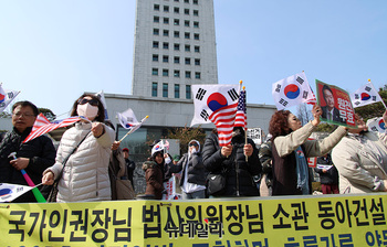 [포토] 대검찰청 앞 '즉시 석방' 외치는 시민들 