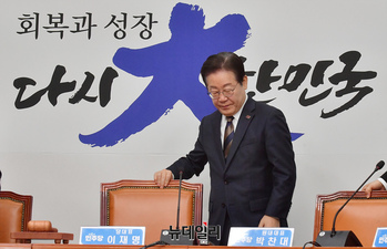 [포토] 최고위 참석하는 이재명 더불어민주당 대표