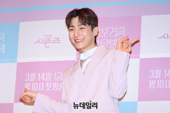 [포토] 정동환 '신나는 포토타임'