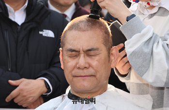 [영상] 기독교 목회자 123명 '탄핵반대' 릴레이 삭발 돌입