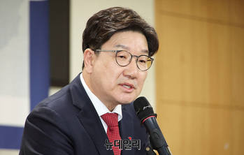 [포토] 축사하는 권성동 원내대표 