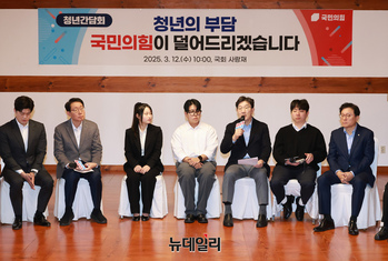 [포토] 권성동 "청년들 날개 펼 수 있도록 하겠다"