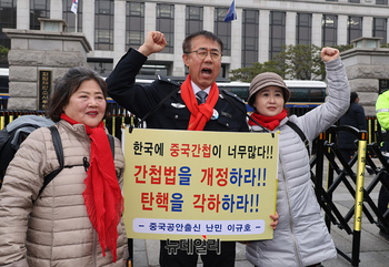 [포토] 중국공안 출신 탈북자 이규호 씨 "탄핵각하, 간첩법 개정하라"