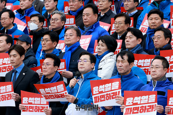 [포토] 도보행진 출정식서 발언하는 박찬대 원내대표