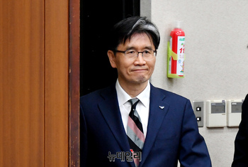 [포토] 법사위 향하는 오동운 고위공직자범죄수사처장