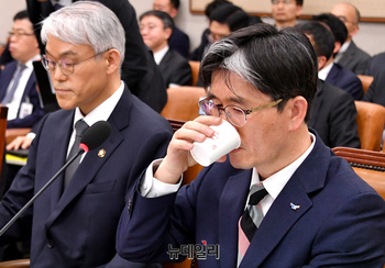 [포토] 물 먹은 오동운 공수처장