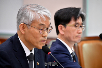 [포토] 법사위서 답변하는 천대엽 법원행정처장