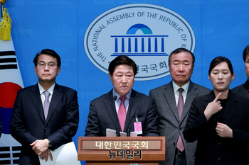 [포토] 윤 대통령 탄핵반대 나선 KOREA구국연대 유기준·한상대