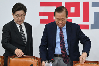 [포토] 회의 참석하는 권영세·권성동