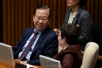 [포토] 대화 나누는 권영세·임이자