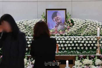 [포토] 故 휘성 '환한 미소 남긴 채'